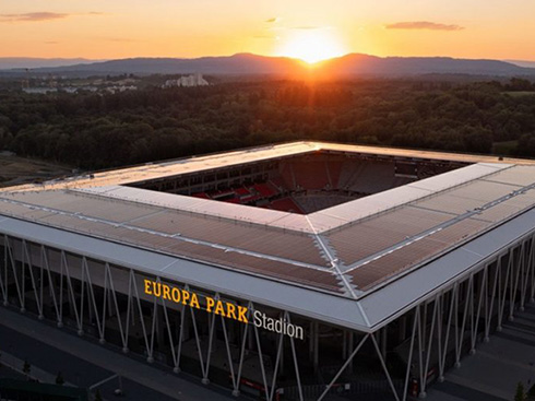 세계에서 두 번째로 큰 경기장 지붕 태양광 시스템 완공
