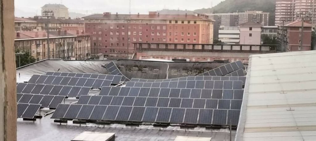 스페인 스포츠 시설 옥상 태양광 시스템 붕괴